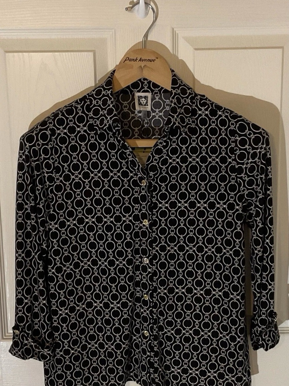 Anne Klein NWT Chain Print Blouse Petite Medium Black White Gold Lion Buttons